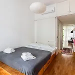 Homeby, Stylish Apartment With Balcony